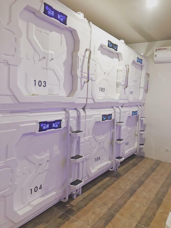 The Capsule Malioboro Hostel Γιογκιακάρτα Εξωτερικό φωτογραφία