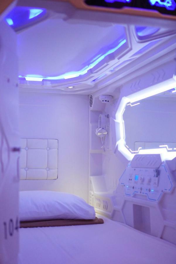 The Capsule Malioboro Hostel Γιογκιακάρτα Εξωτερικό φωτογραφία